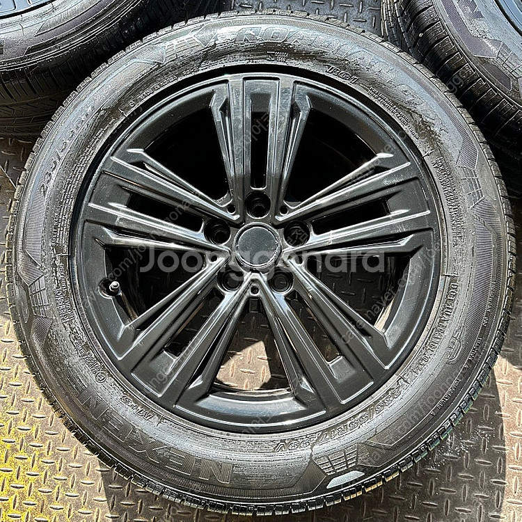 17인치 BMW 220I 유광블랙 중고휠타이어 1대분(...--5