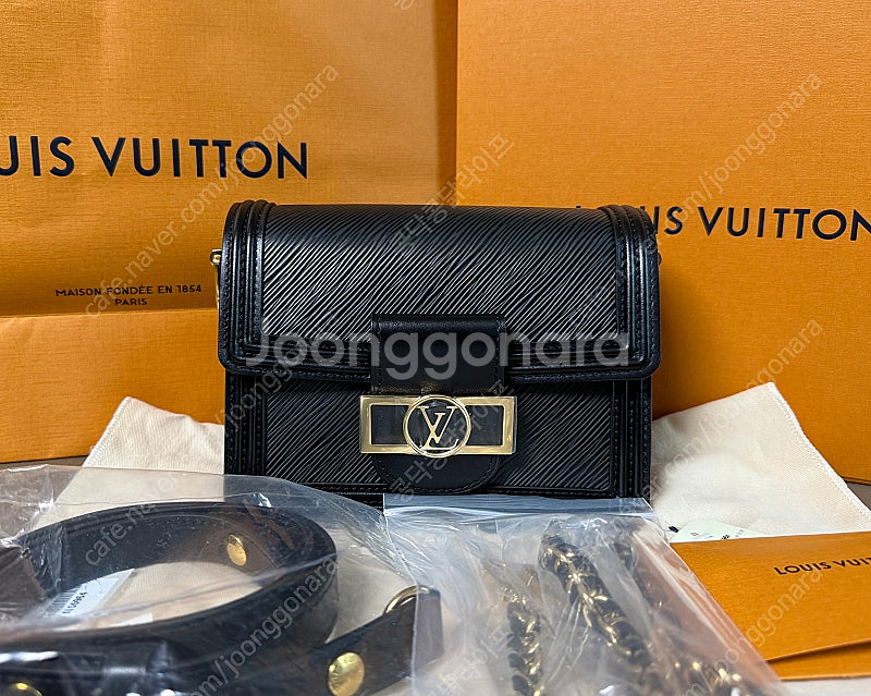 루이비통 에피 에삐 미니도핀 숄더백 블랙 금장--0