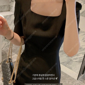 베니토 크렘프 스퀘어넥 원피스