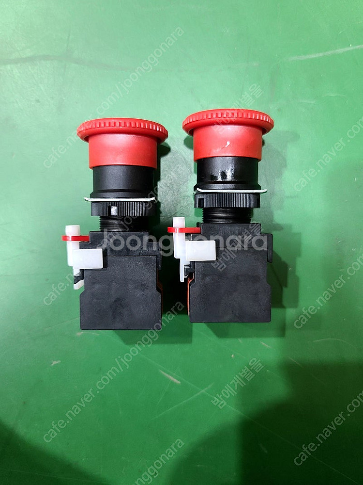 OMRON A22E-M-12-EMO 비상정지 스위치--1
