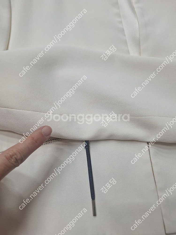 산드로 화이트자켓 처분가--3