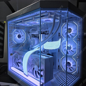 라이젠9 9950X3D X870E스트릭스 RTX5090 어로스마스터 아이스 화이트 최고사양 컴퓨터 팝니다