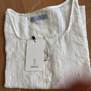 얼바닉30(urbanic30) vines blouse 새상품