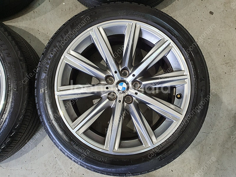 BMW G30 5시리즈 18인치 순정 휠타이어 판매합니...--1