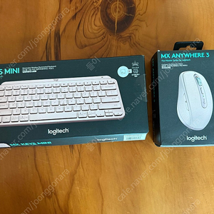 로지텍 MX KEYS MINI 고급 무선 일루미네이티드 키보드 + MX ANYWHERE 3 컴팩트 퍼포먼스 무선 마우스 팝니다.