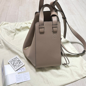 Loewe(로에베) 해먹백 스몰! 더로우 얼바닉30 보테가베네타 르메르 셀린느 프라다 미우미우 낫띵리튼 문달 렉토 킨더살몬 보테가베네타 한섬 더캐시미어 아모멘토