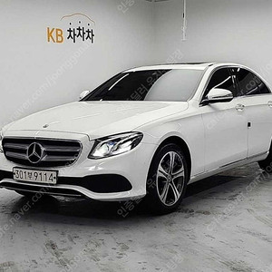 벤츠 E클래스 중고 벤츠 중고 승용차 흰색 2019년식 E220d 아방가르드 수원중고차