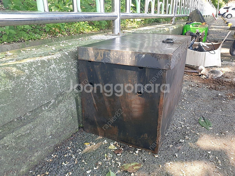 02/03 볼보(ew60e) 공구함 팝니다.--0
