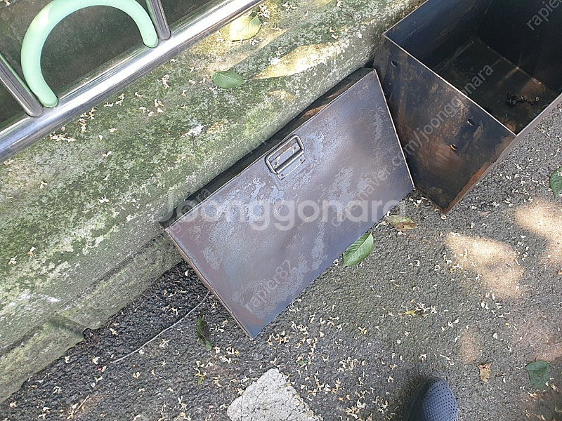 02/03 볼보(ew60e) 공구함 팝니다.--1