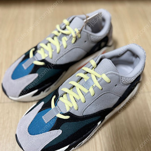 아디다스 이지부스트 700 255 새상품