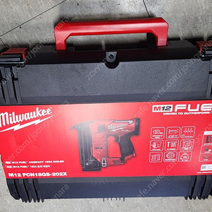 밀워키 충전네일러 M12 FCN18GS-202X 2.0Ah 2배터리