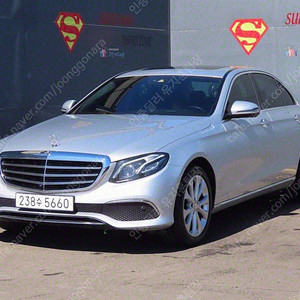 벤츠 E클래스 중고 벤츠 중고 승용차 은색 2017년식 E220d 익스클루시브 자동차 중고