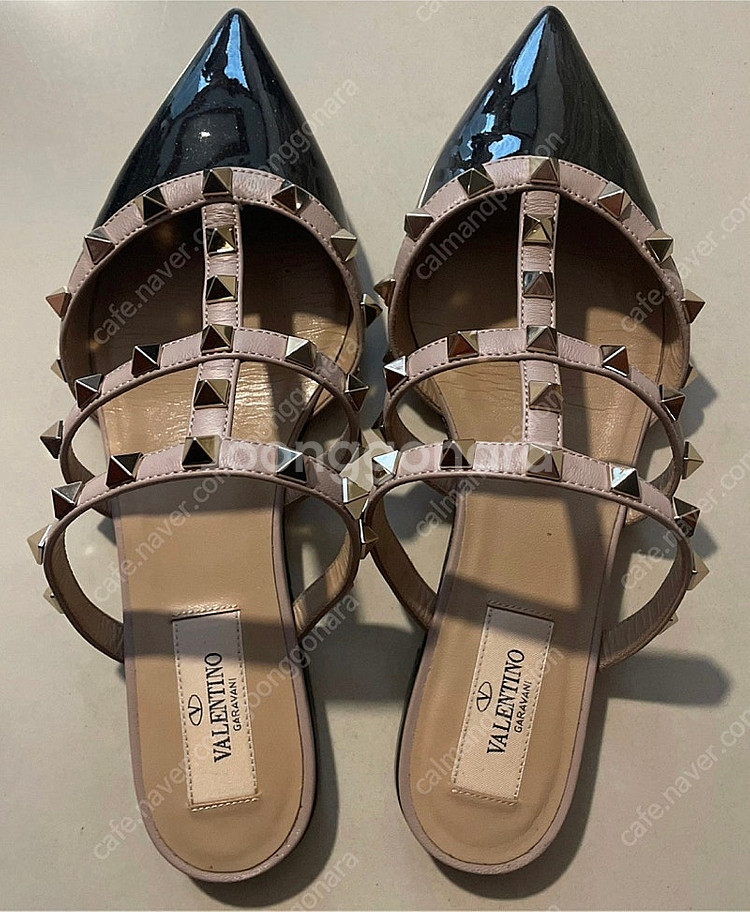 Valentino 페이턴트 락스터드 뮬--0