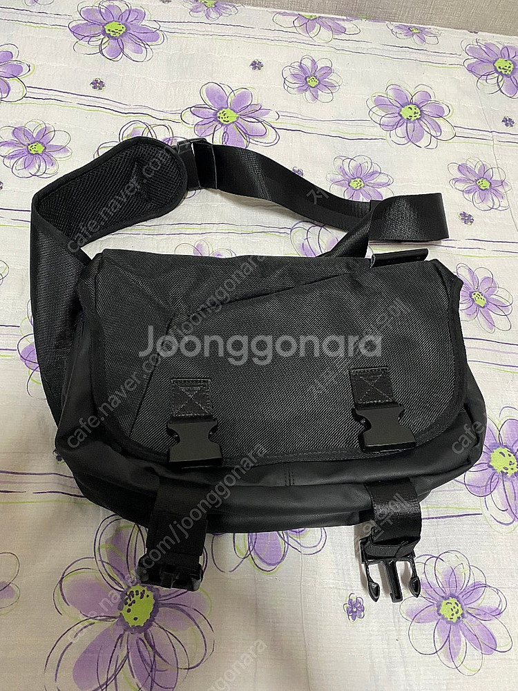 몬스터리퍼블릭 메신저백 판매합니다 .--0