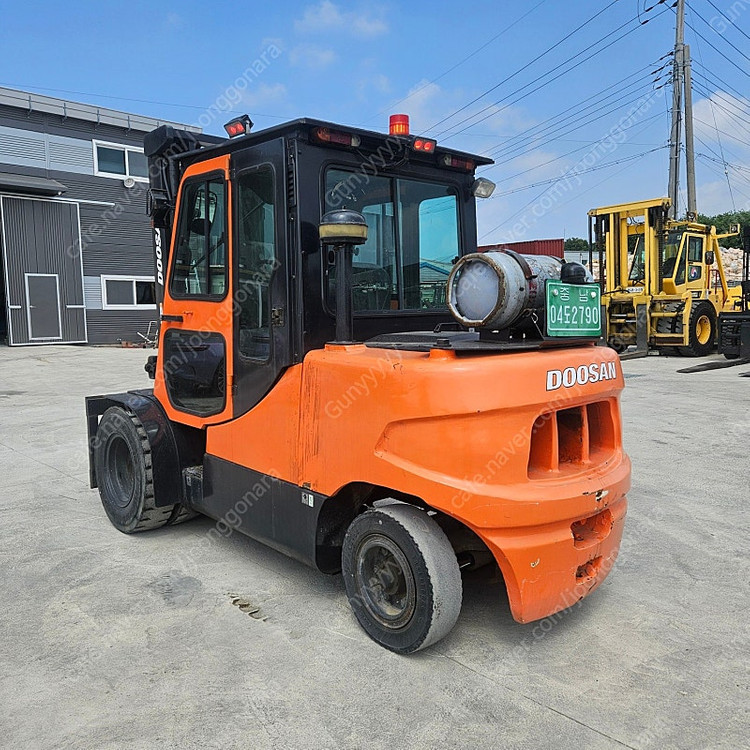 두산 PRO5 4.5톤LPG 중고지게차 이미지