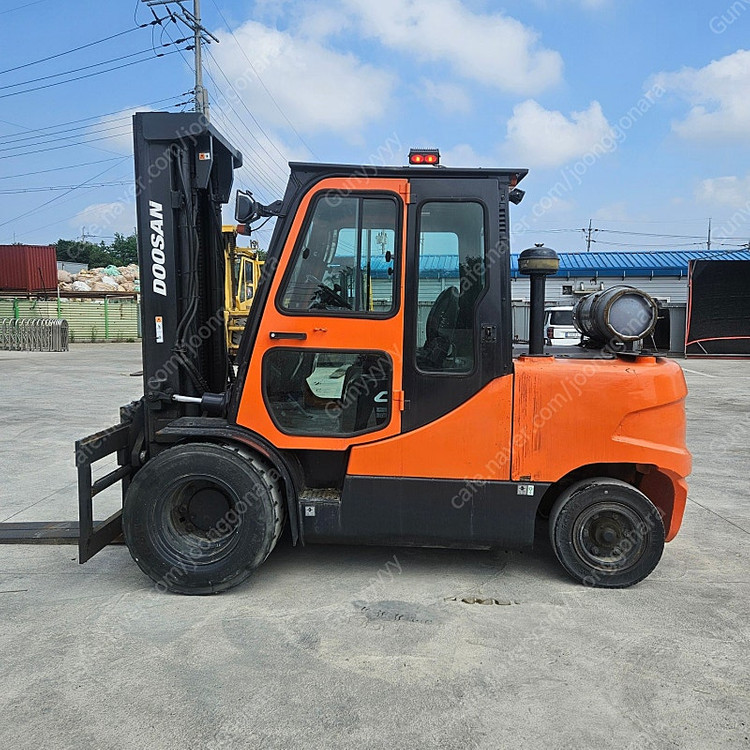 두산 PRO5 4.5톤LPG 중고지게차 이미지