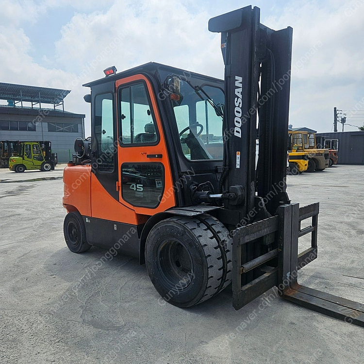 두산 PRO5 4.5톤LPG 중고지게차 이미지