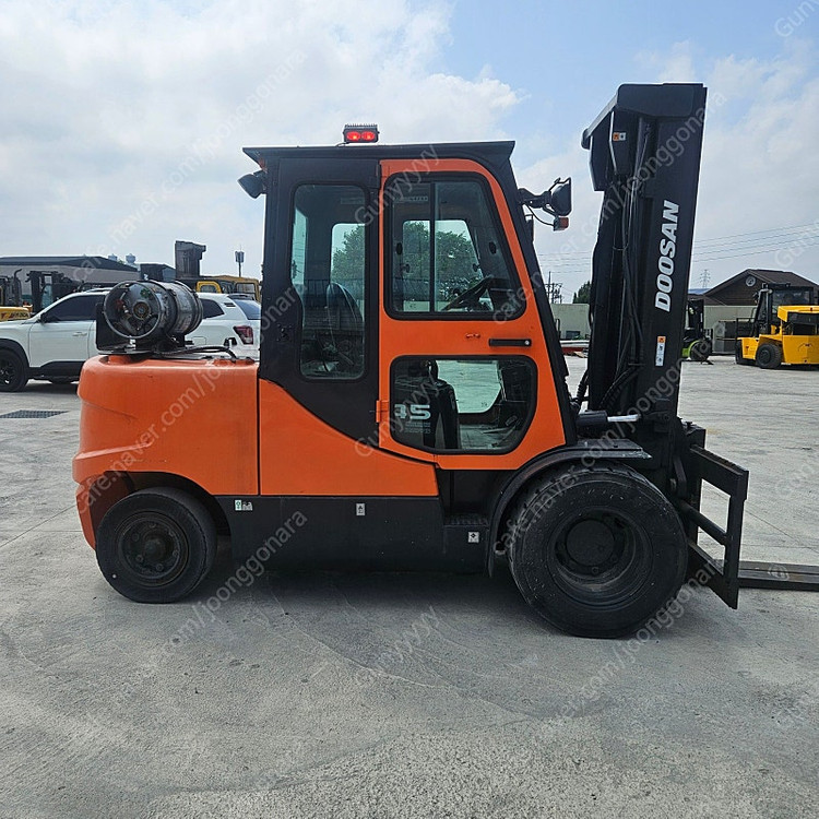 두산 PRO5 4.5톤LPG 중고지게차 이미지