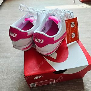 나이키 코르테즈 DM0950-104