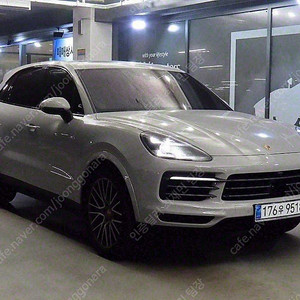 포르쉐 카이엔 중고 포르쉐 중고 수입중고자동차 흰색 2023년식 22,000km 3.0 플래티넘 에디션 수원중고차
