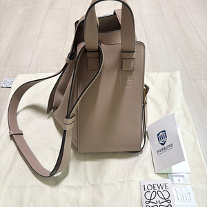 Loewe(로에베) 해먹백 스몰! 더로우 얼바닉30 보테가베네타 르메르 셀린느 프라다 미우미우 낫띵리튼 문달 렉토 한섬 마르지엘라 더캐시미어