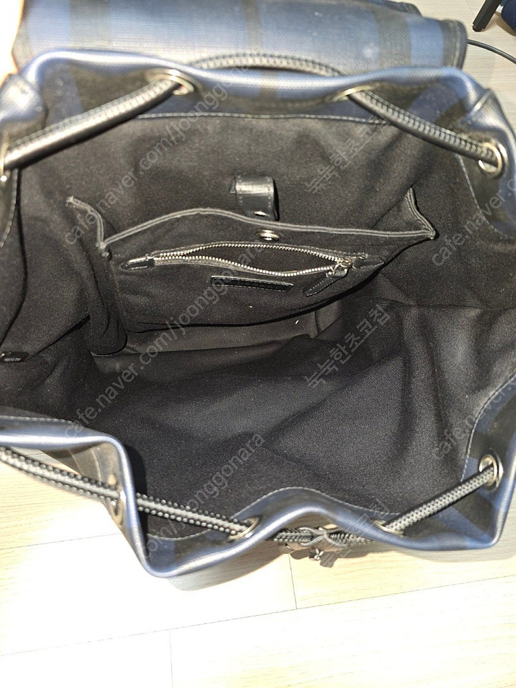 버버리 남성 네이비 체크 백팩 40만--1