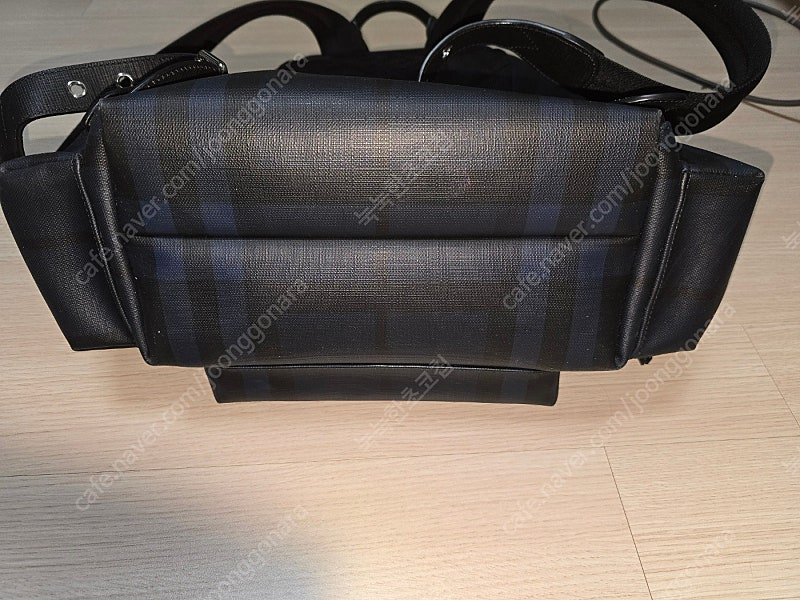 버버리 남성 네이비 체크 백팩 40만--3