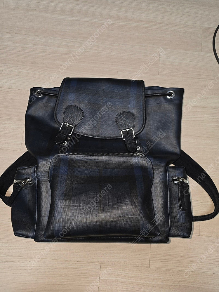 버버리 남성 네이비 체크 백팩 40만--4