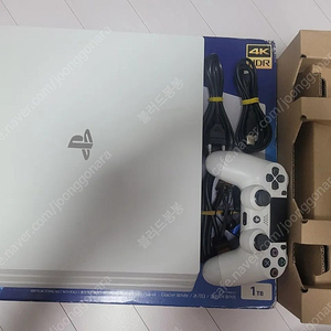 PS4 7218 프로 1TB 화이트 팝니다. (택포)