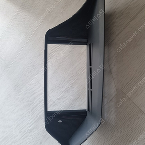 벤츠 w212 전기형 네비 모니터 커버 입니다.