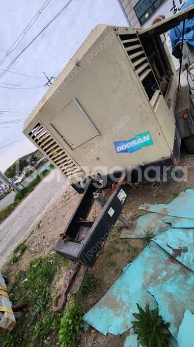 두산 XP825 공기압축기 팝니다--0