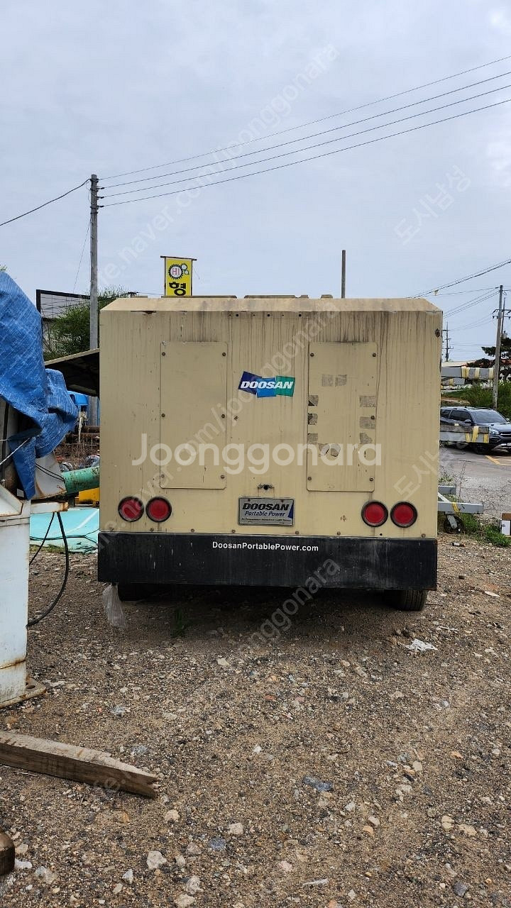 두산 XP825 공기압축기 팝니다--2