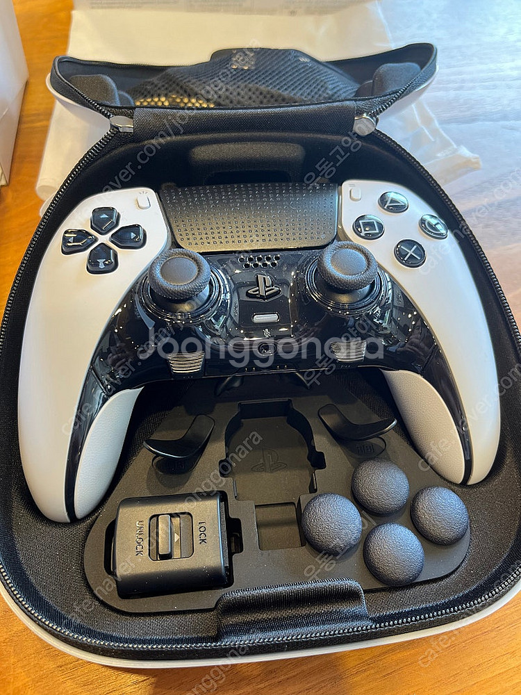 PS5 듀얼센스 엣지 화이트 팝니다--2