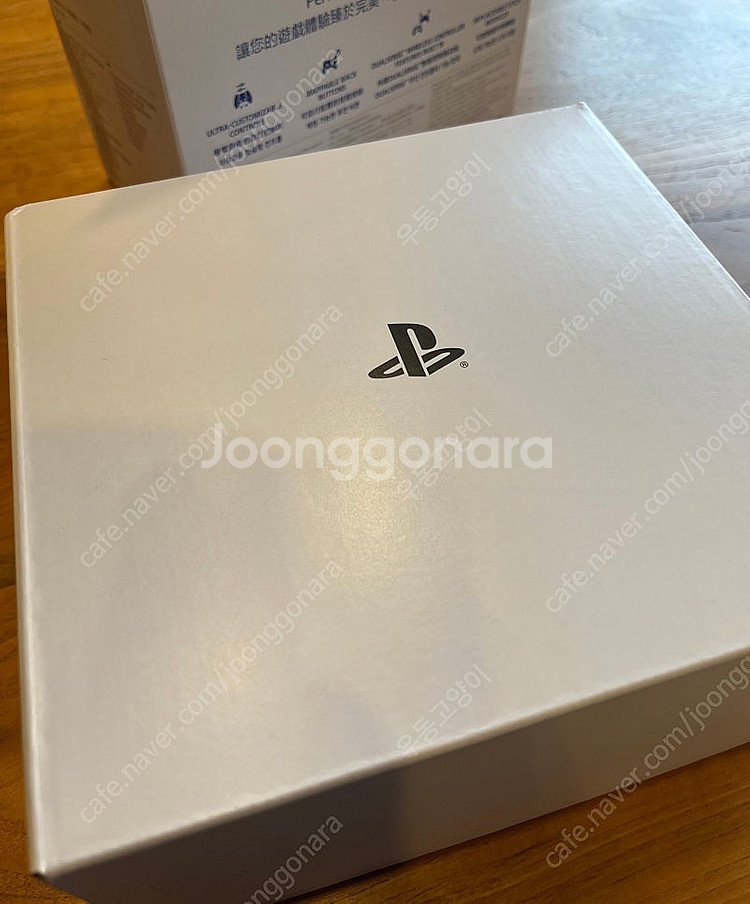 PS5 듀얼센스 엣지 화이트 팝니다--6