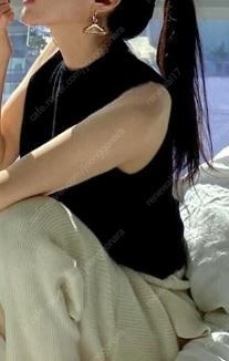라온컴퍼니(뮤제라) 캐시 슬리브리스 블랙--1