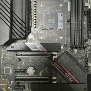 ASUS B550 XE GAMING WIFI 메인보드(X8X8 듀얼 그래픽카드 설치 가능)