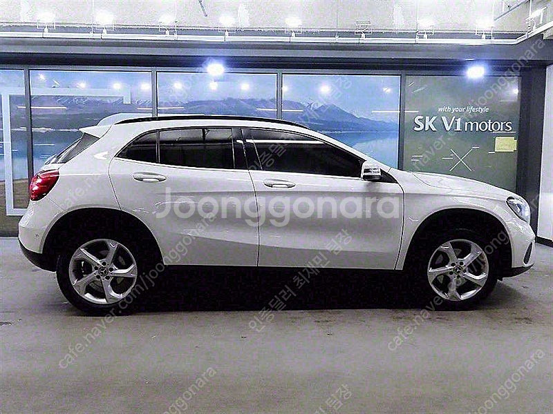 벤츠 GLA 중고 벤츠 GLA클래스 중고 흰색 2018년식 GLA220 개인사업자 차량구매--3