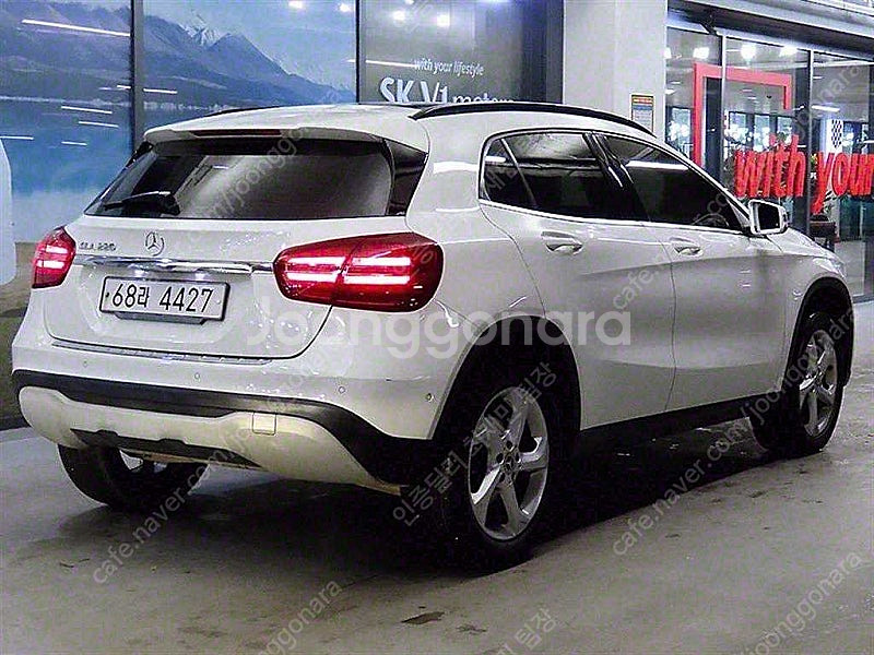 벤츠 GLA 중고 벤츠 GLA클래스 중고 흰색 2018년식 GLA220 개인사업자 차량구매--4