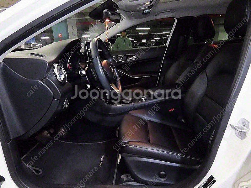 벤츠 GLA 중고 벤츠 GLA클래스 중고 흰색 2018년식 GLA220 개인사업자 차량구매--6