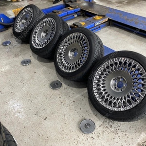 제네시스 G90 19인치 휠+휠캡+타이어+TPMS+볼트 팝니다.