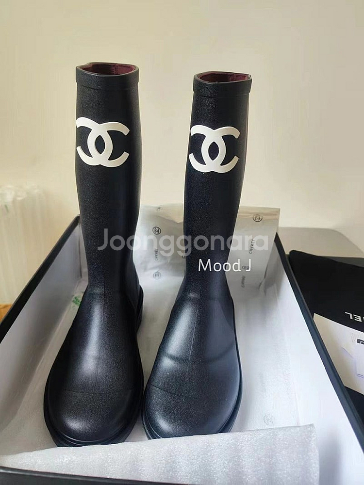 샤넬 레인부츠 새상품--0