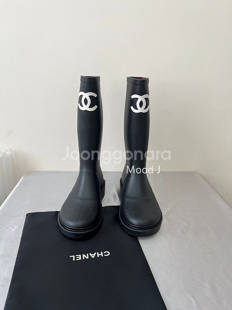 샤넬 레인부츠 새상품--1