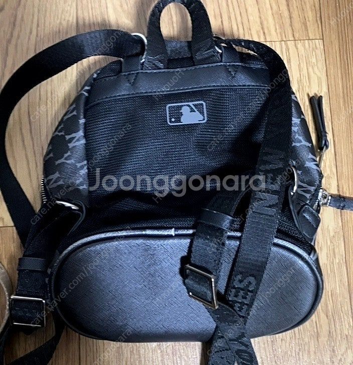 MLB 엠엘비 정품 레어템 디즈니 콜라보 한정판 가죽 ...--1