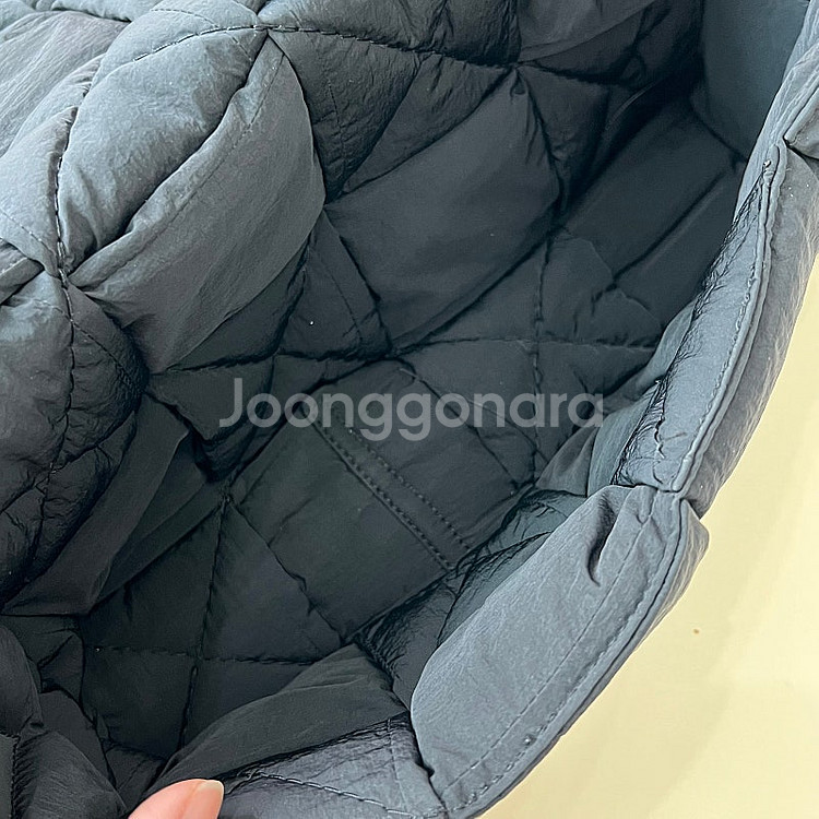 보테가베네타 패디드 테크 카세트 백--8