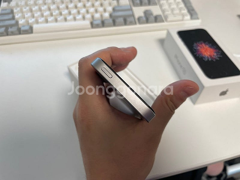 아이폰se1 스페이스그레이 256 해외 무음폰--4