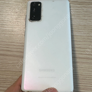 갤럭시 s20 FE 화이트 일부 파손