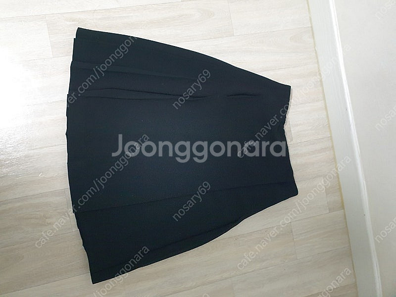 버버리 여성용 블랙치마 판매합니다--0