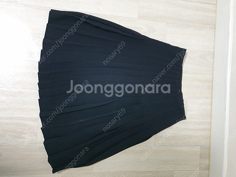 버버리 여성용 블랙치마 판매합니다--4