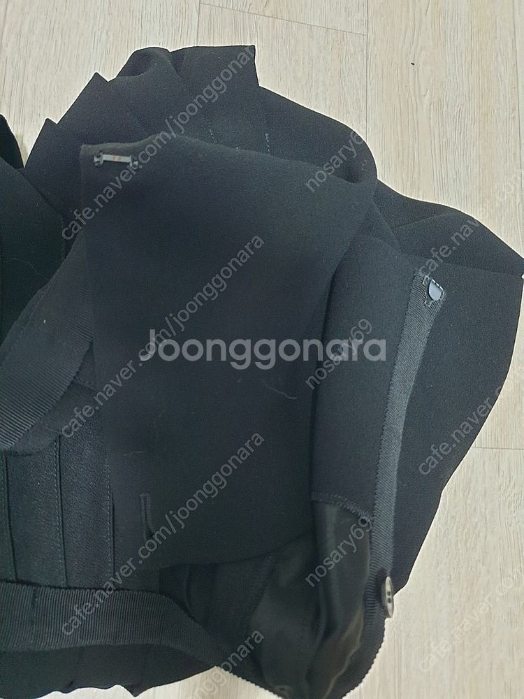 버버리 여성용 블랙치마 판매합니다--5