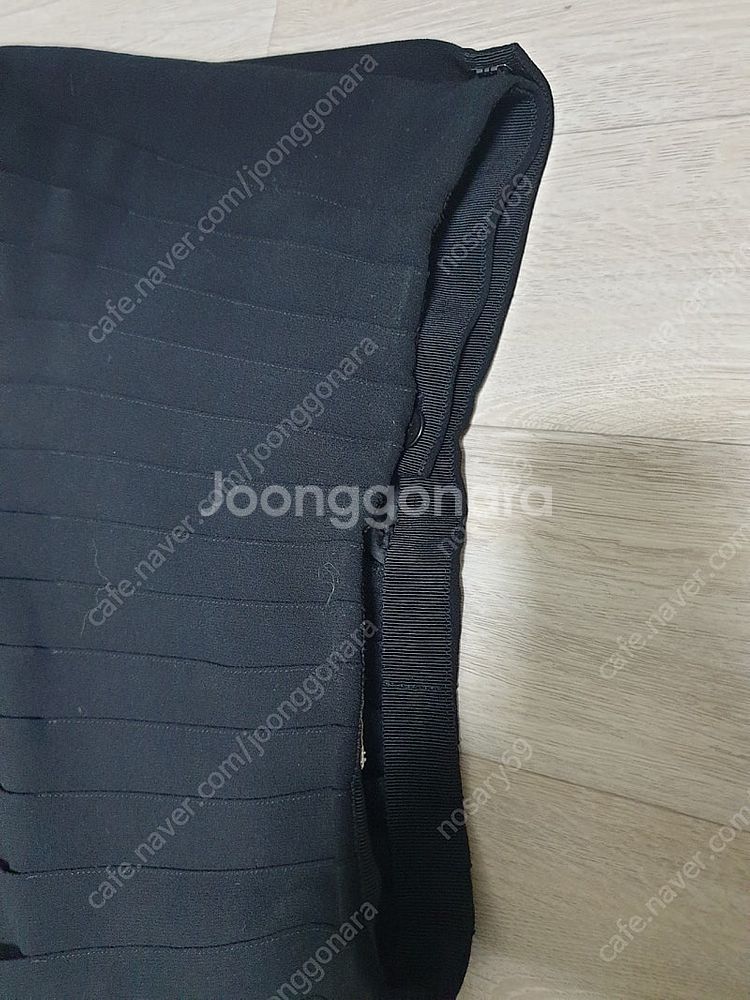 버버리 여성용 블랙치마 판매합니다--6